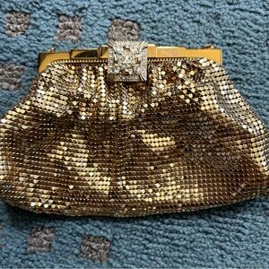 Exquisite Vintage Gold Mesh Evening  Clutch with Beautiful Rhinestone Clasp!
